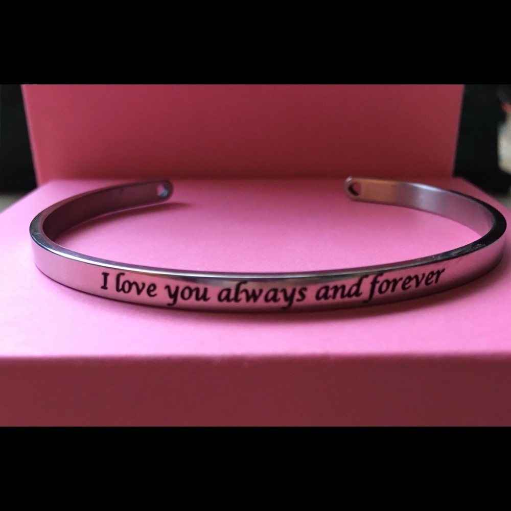 Bracelet cuff stackable with motivational message